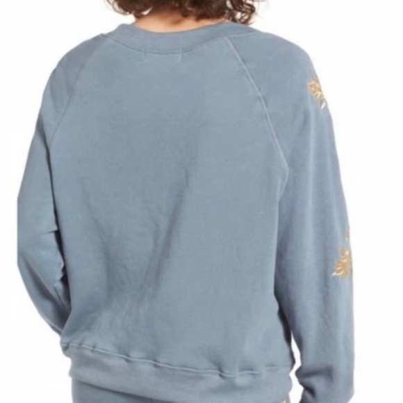 Rare Wildfox Blue Indigo Rose Embroidered Sommers Pullover Sweater - Picture 4 of 8